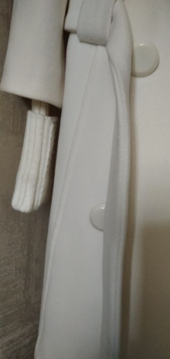 Одяг верхній. Пальто. Осінь-весна. Розмір на фото. Колір білий.