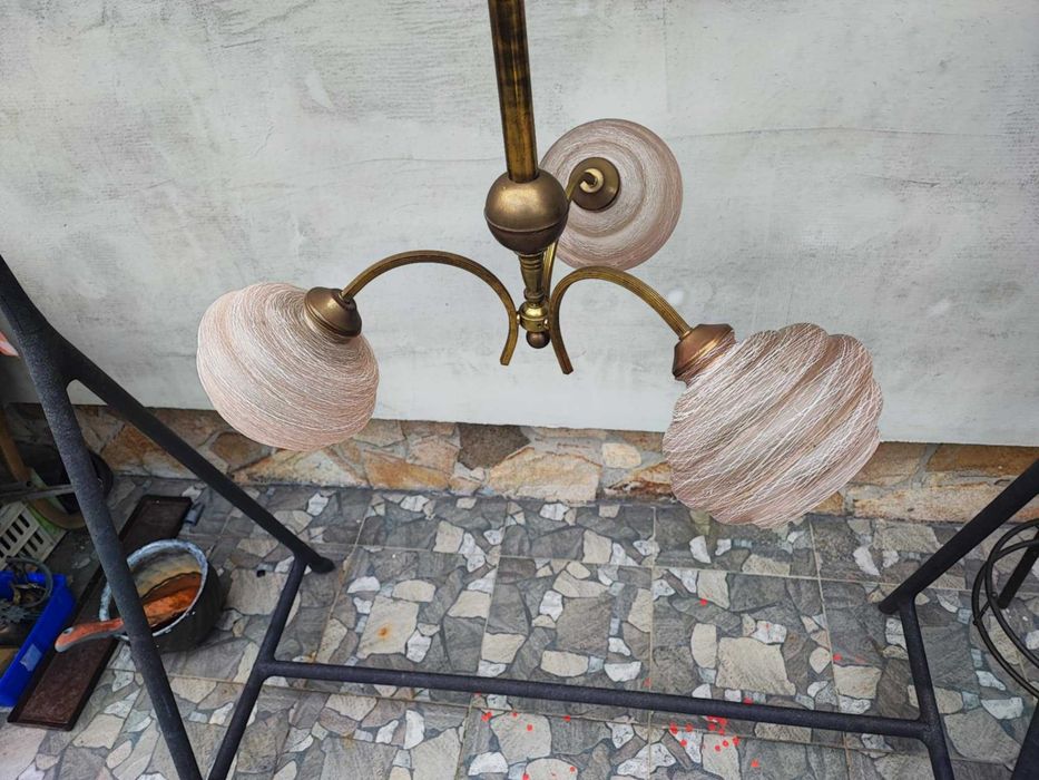 Art deco mosiężny żyrandol na 3 klosze