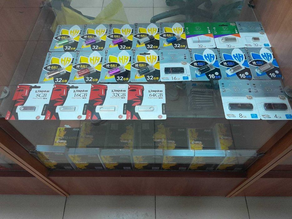 Флешка флеш карта для компьютера и телефона батарейки алкалиновые