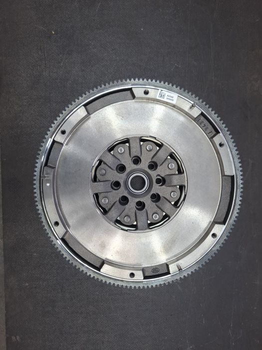NOWE oryginalne kolo zamachowe dwumasowe dwumasa Sprinter 907 910 om 654 Mercedes