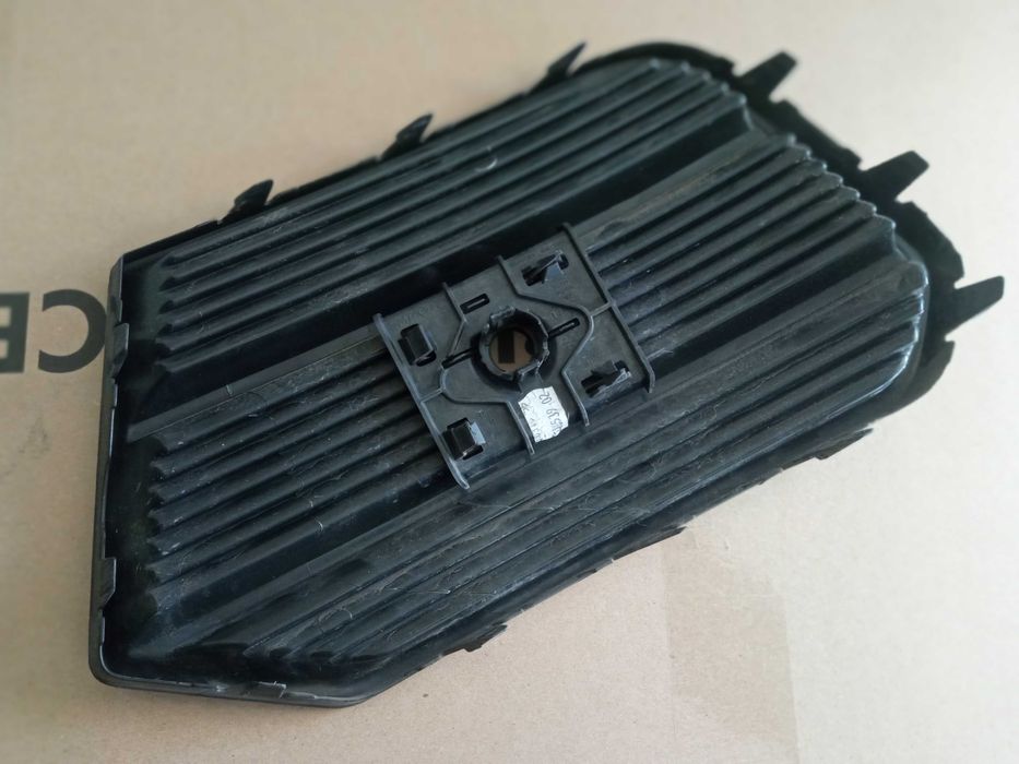 Audi Q3 8U Lift Kratka Zderzaka Prawa Przednia 8U0 Zaslepka Oryg