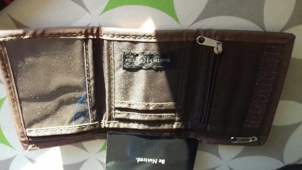 Carteiras de meninos