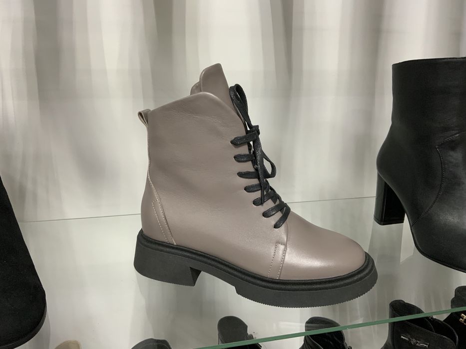 женские зимние спортивные кроссовки ботинки