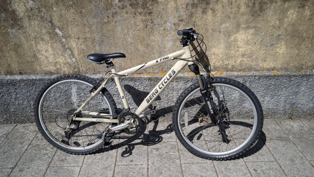 Bicicleta Berg x-pro roda 26, caixa Shimano D'eore 27v