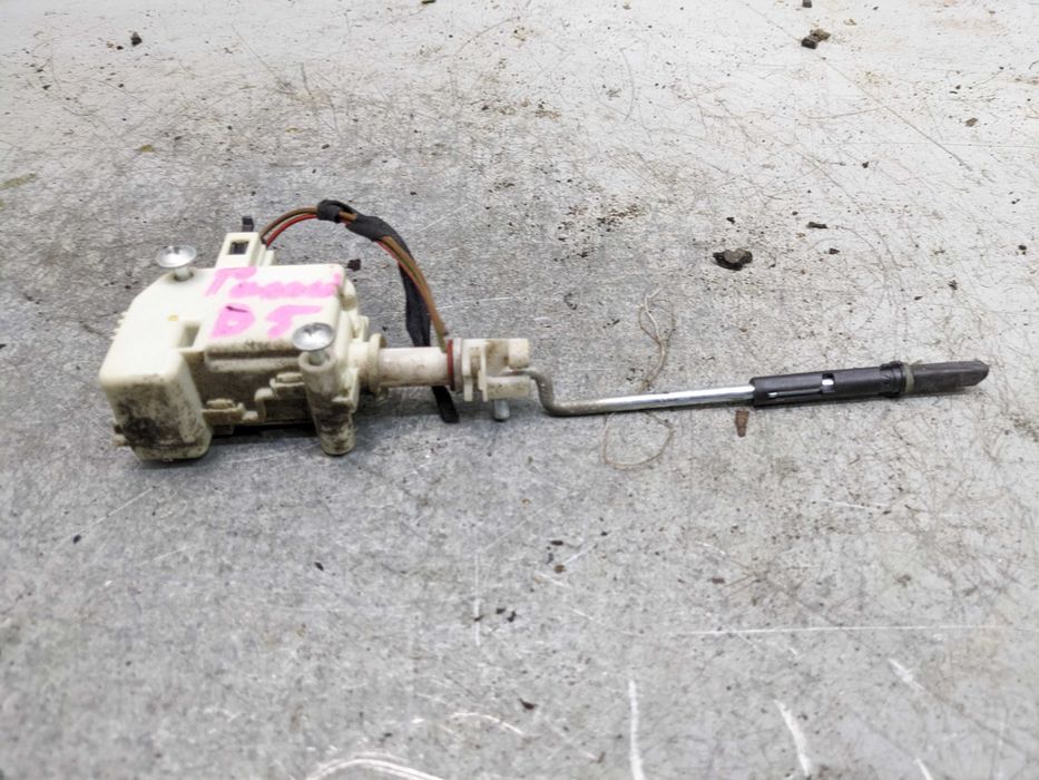 VW Audi Seat Skoda Siłownik Klapki Wlewu Paliwa