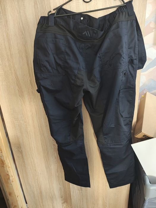 Spodnie robocze monterami firmy  portwest
