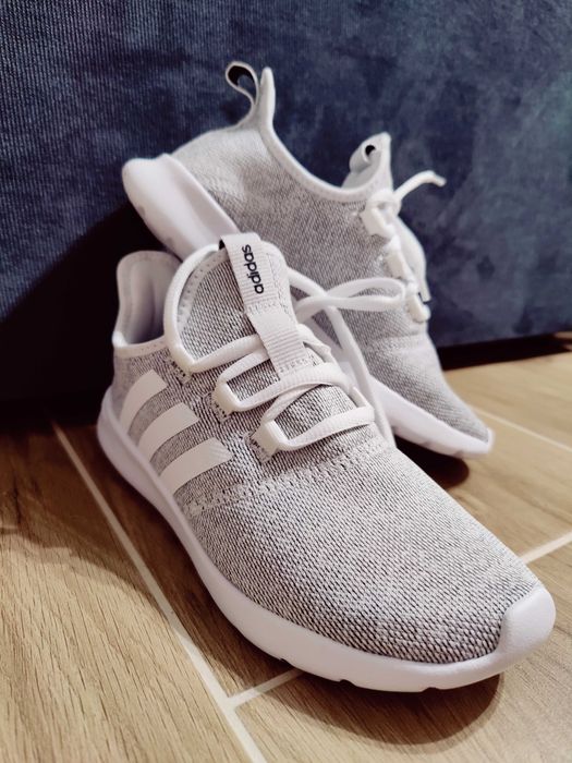 Жіночі кросівки adidas