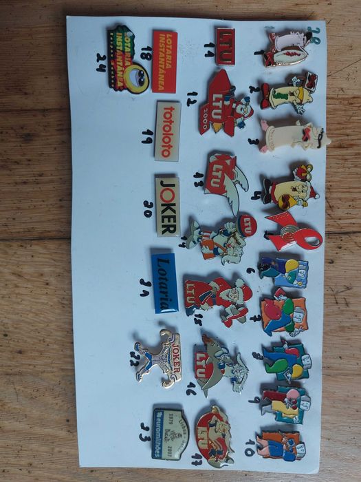 Pins de mola variados XXVIII