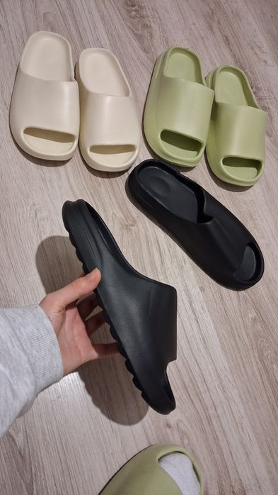 Шлепки, тапки, сланцы, кроксы в стиле adidas yeeze