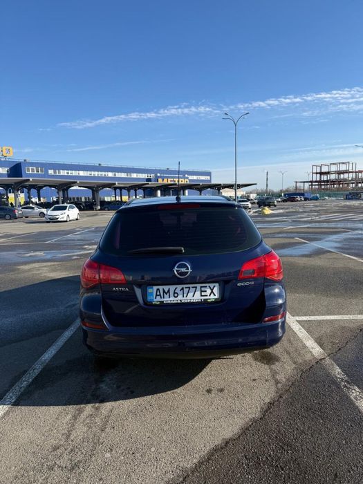 Продаеться гарне сімейне авто в гарному стані перший власник в україні