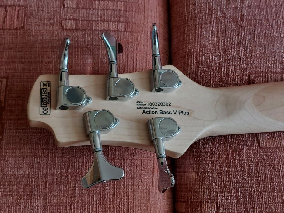 Cort Action Bass V + active    |.   gitara basowa bas aktywny
