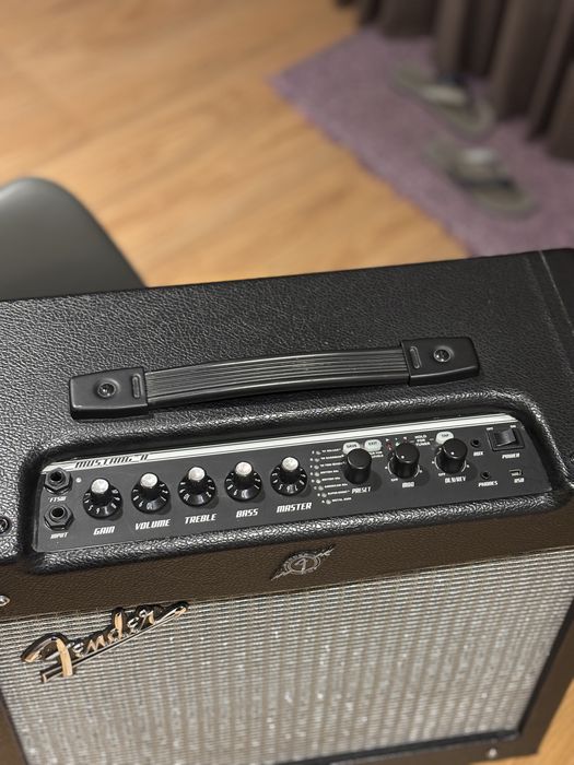 Fender Mustang II V2