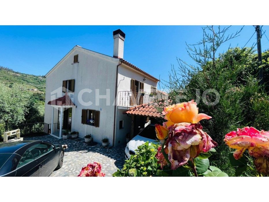 Quinta com 1ha de terreno, casas de hospedes e com vistas deslumbra...