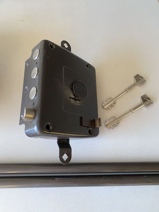 Fechadura de porta - esquerda