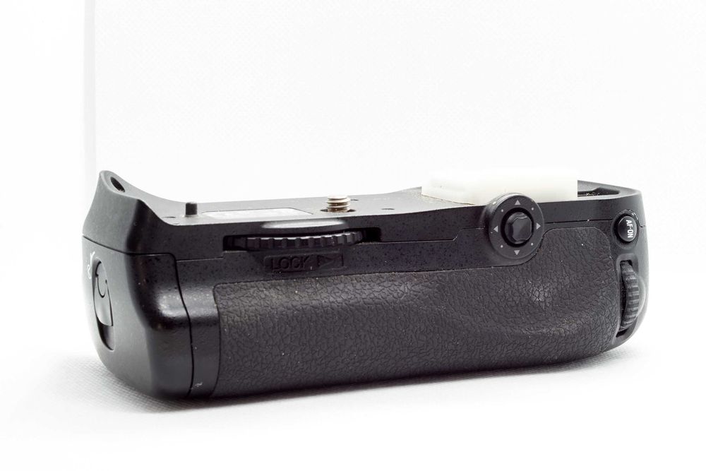 Nikon D300 + Lente Nikon DX 35mm 1.8G + Battery pack + flash + CFcards