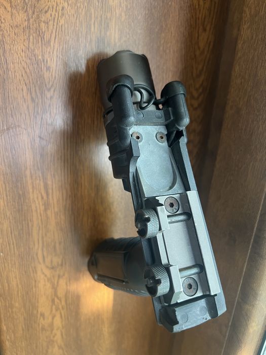 Тактичний ліхтар SureFire m900/m910a vertical grip