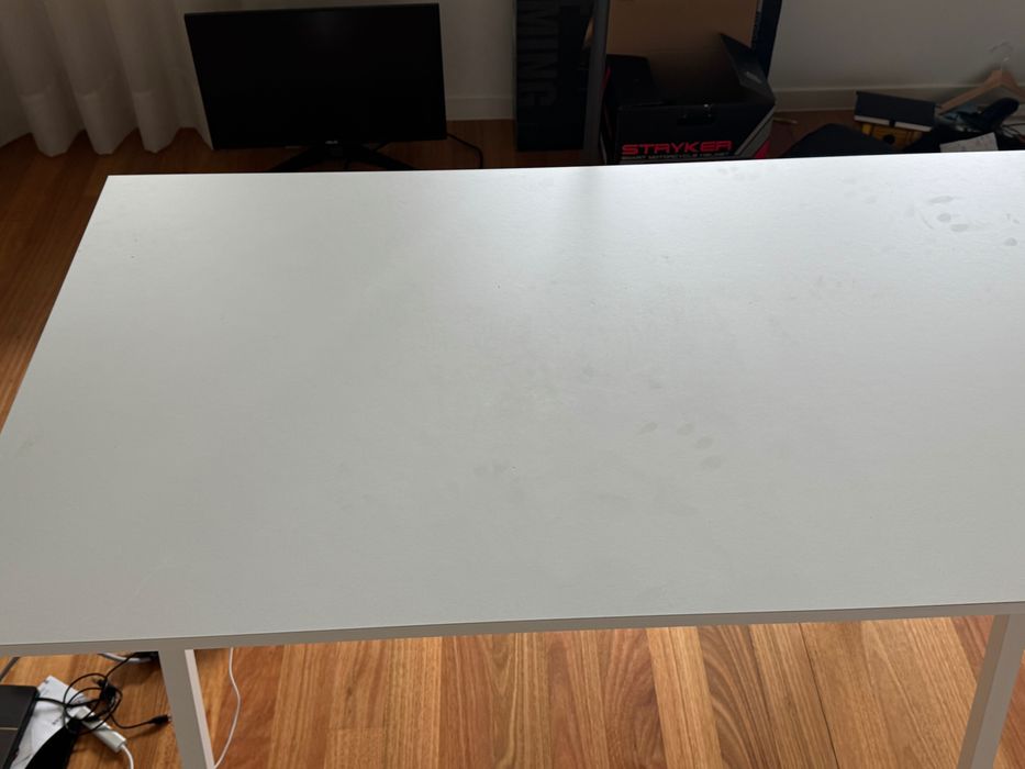 Mesa de escritório Ikea. 40 euros.