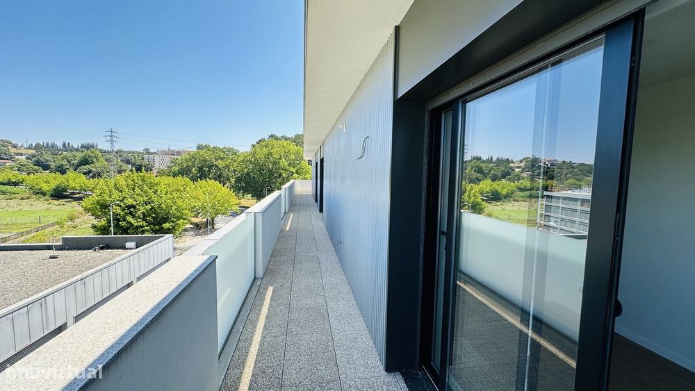 ÚNICO - T3+1 Novo, Último Piso, c/ Varandas e Garagem 3 automóveis