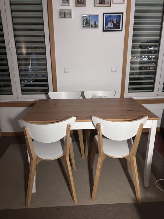 Mesa de jantar com cadeiras