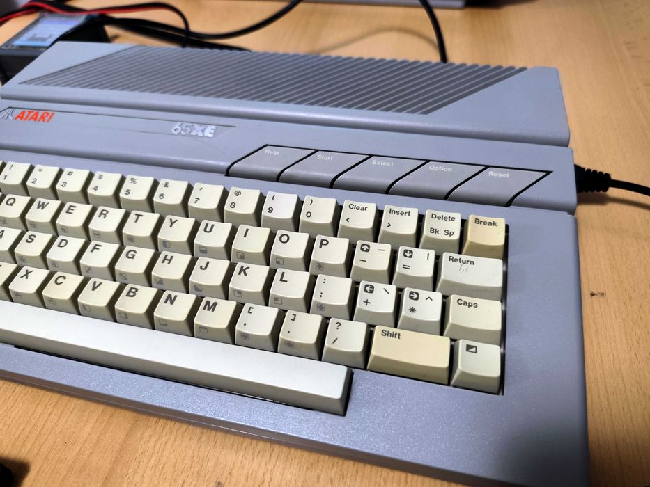 Atari 65XE Ultimate 1mb SDrive Max Pico Joy - świąteczny zestaw gracza