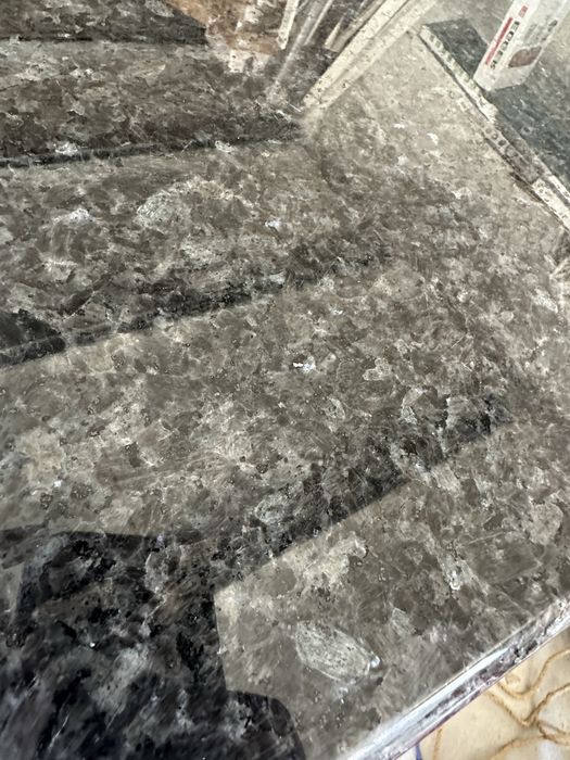 Mesa em Pedra maciça e cadeiras