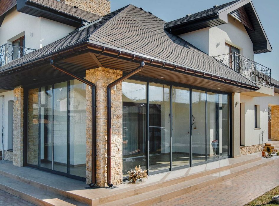 Aluminiowa zabudowa balkonu, zadaszenie tarasu, wiatrołap, balustrada