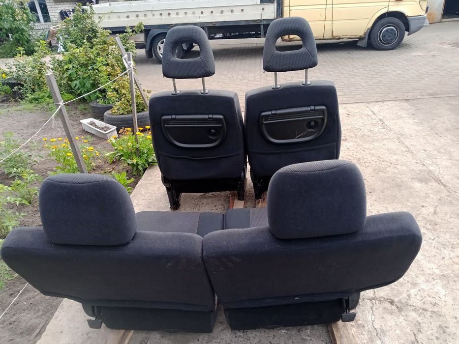 Салон чорний нісан терано 2