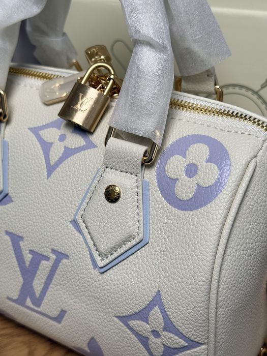 Сумка Louis Vuitton Speedy Bandouliere 20 Ivory / Light Purple Monogram
