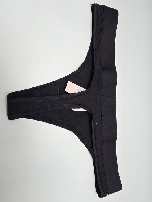 Czarne stringi Victoria's Secret S blyszczace logo nowe