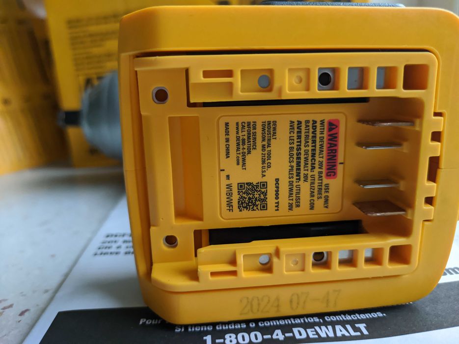 Бесщеточный ударный гайковерт DeWalt DCF900P1 ½" (обновленный DCF899)