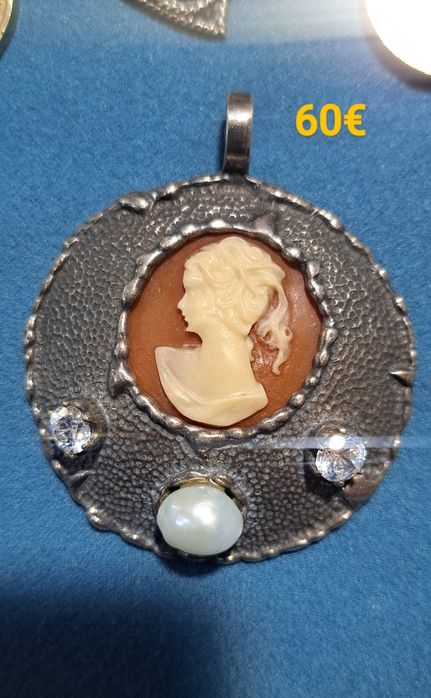 Pendentes vintage em prata contrastada.