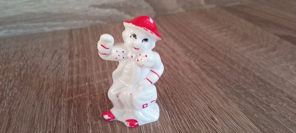 Продам  фигурки, Киндеры пчелки, миньены.