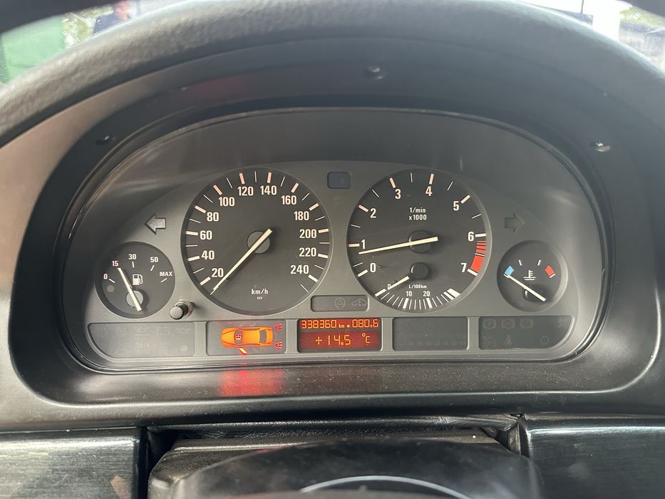 Продам бмв е39 523і!