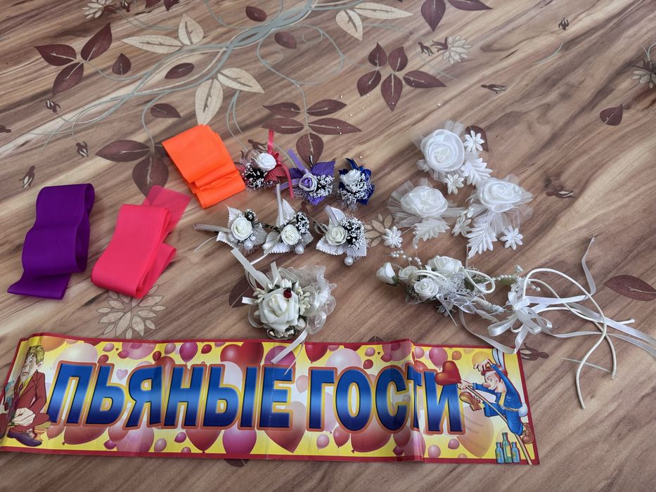 Весільні бутоньєрки стрічки на весілля