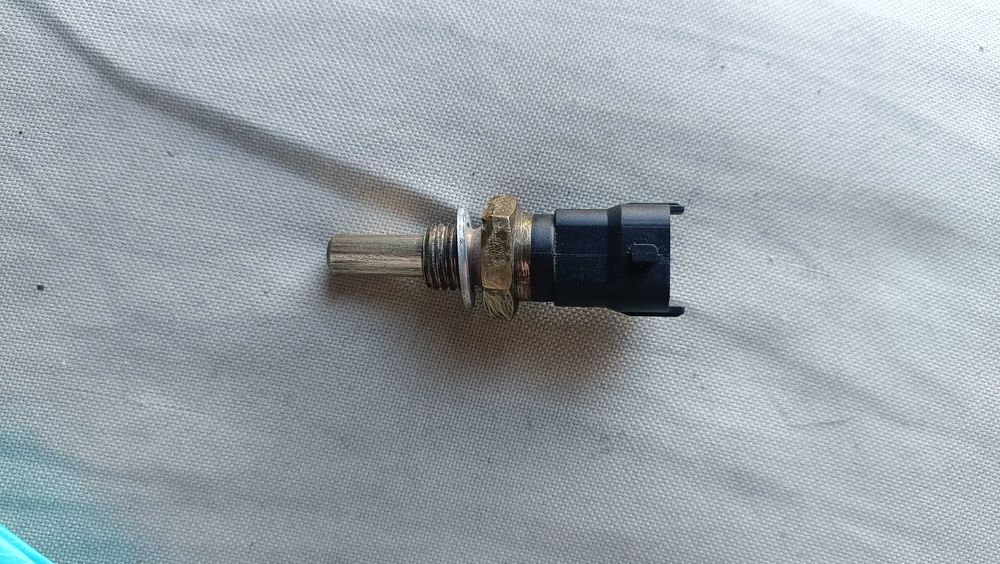 Motor de arranque e borboleta do Opel Corsa C.