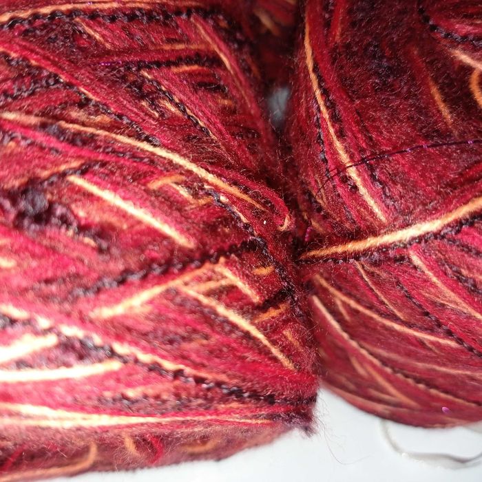 Włóczka akryl, bawełna, lurex czerwony burgund nopki 420g
