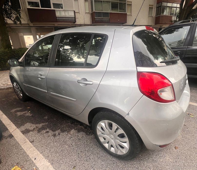 Carro Renault Clio 2010