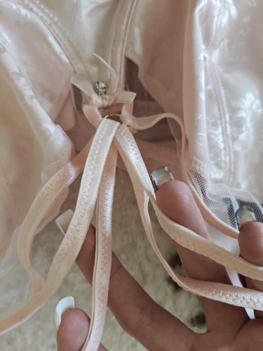 Jasno różowy biustonosz