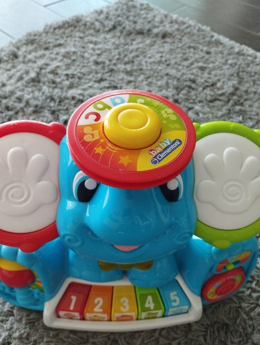 Elefante musical Clementoni