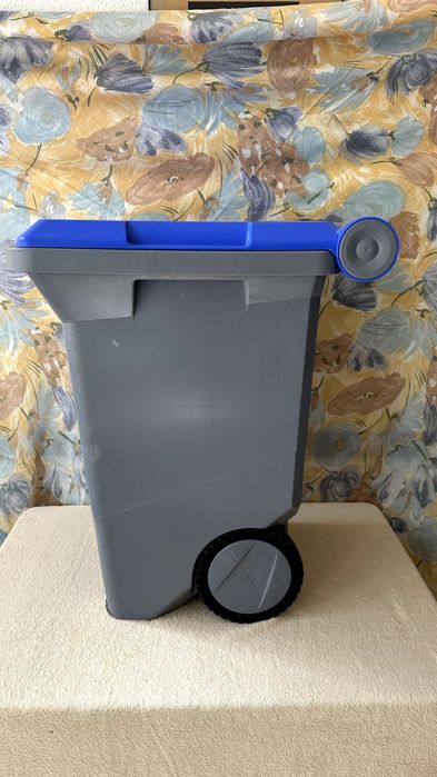 Conteneur de 60 litres avec couvercle et roulettes Domplex ITC