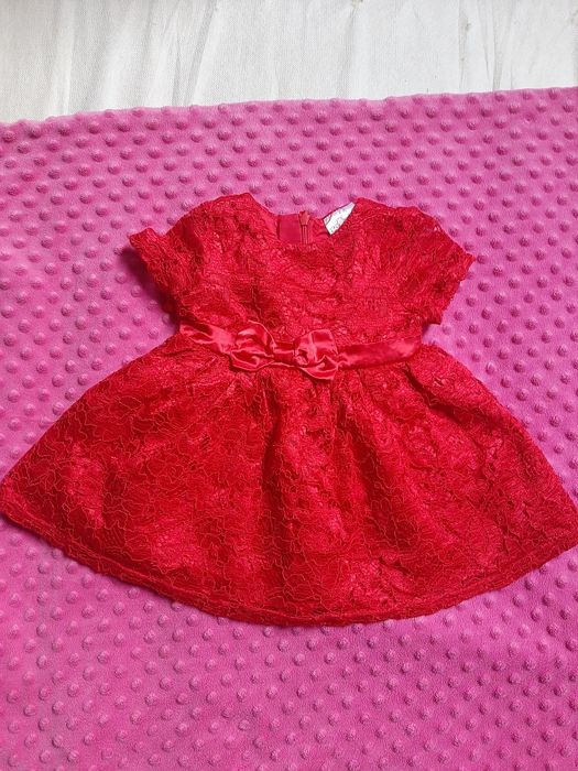 Czerwona, koronkowa sukieneczka. Rozmiar 74. 6-9 M.