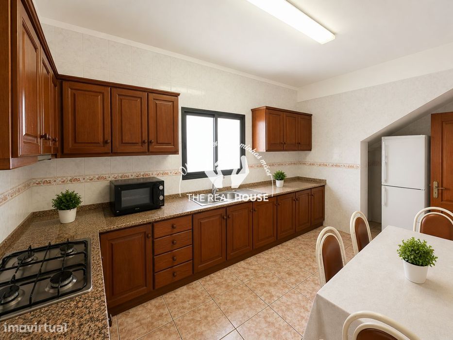 Moradia V3 Independente + Anexo V1 em Machico