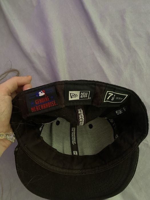 2 czapki – NY New Era i Jack D, czarne – 50 zł za obie