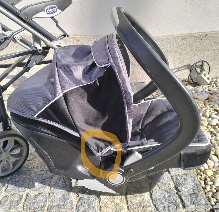 Carrinho de bebé, Baby Coque e Base para Carro Chicco