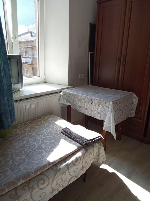Комната довгостроково центр, здається до літа.