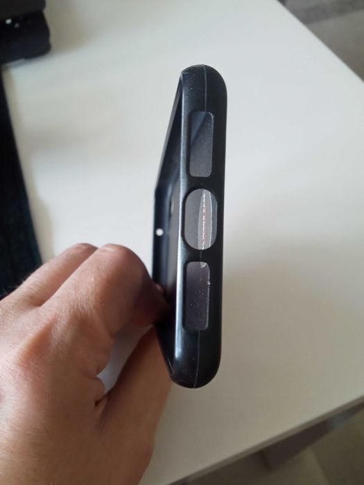 Etui z drewna do Huawei P20 z wizerunkiem Roberta Lewandowskiego.