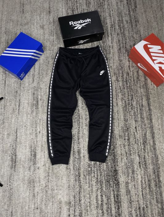 Штани nike на лампасах