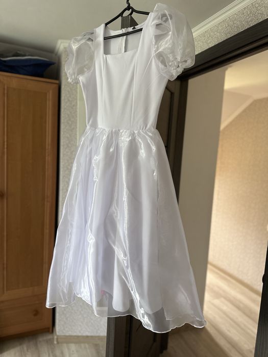 Сукня з органзи біла