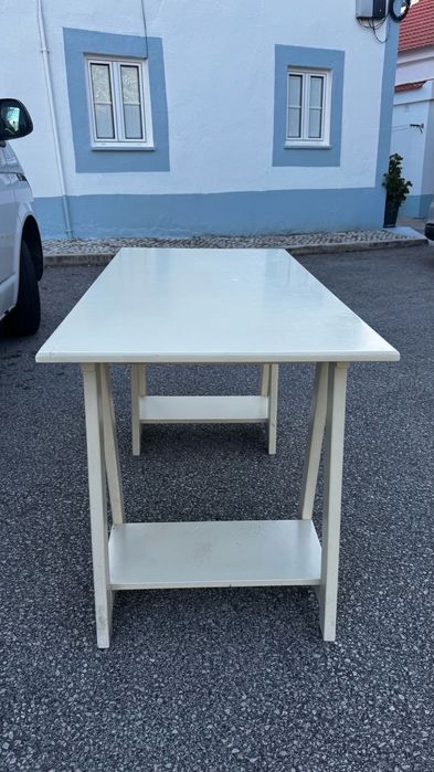 Mesa branca desmontavel multiusos