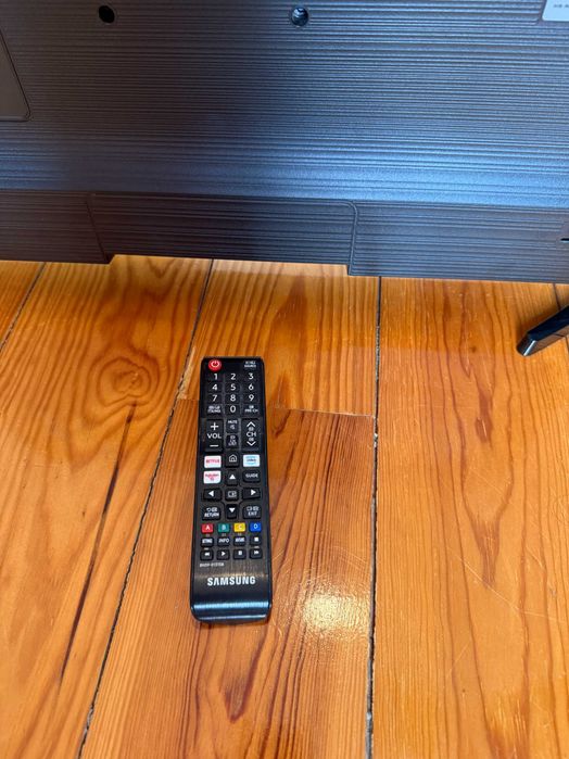 Smart TV Samsung modelo: UE32T5305CK. Em bom estado